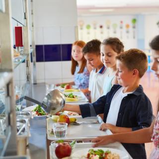 picture of students in school cafeteria line